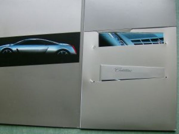 Cadillac Pressemappe Modelljahr 2002