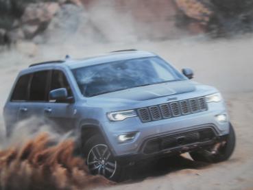 Jeep Grand Cherokee (WK2) 3.0L V6 3.6L V6 5.7 V8 6.4L V8 6.2V8 HEMI Prospekt Großformat Juli 2018