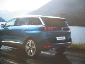 Peugeot 5008 PurTech130 96kw EAT8 180EAT8 133kw +BlueHDi 130 +EAT8 +180EAT8 Katalog Mai 2021