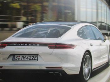 Porsche Panamera Turbo S E-Hybrid Buch 2/2017