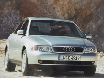 Audi A4 (B5) Pressefoto 1/1999 18x24cm Format