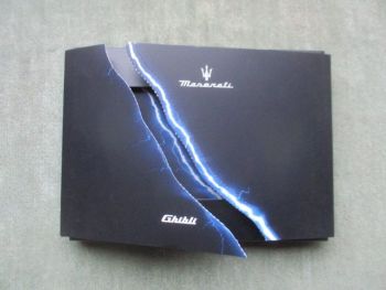 Maserati Ghibli Hybrid Vorstellungbox Holz 2021