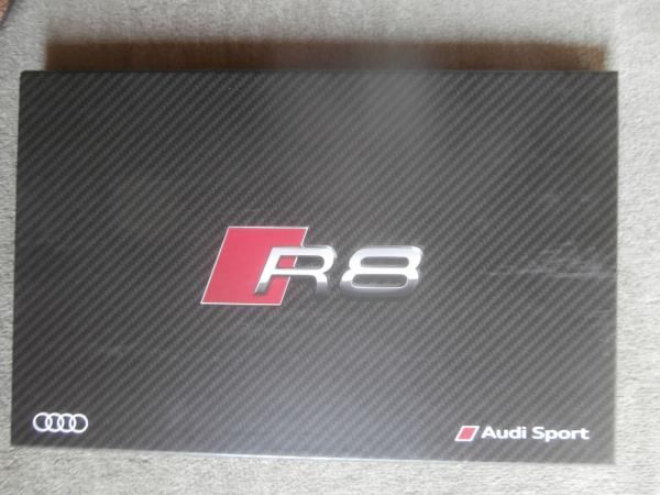 Audi R8 Coupé Spyder Buch in Schatulle im Mai 2016