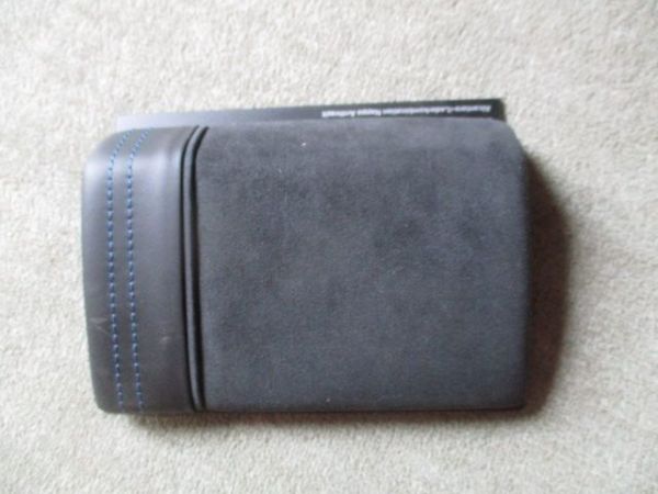 BMW 6er Reihe Alcantara-/Lederkombination Nappa Anthrazit mit blauem Nähfaden Muster ca. 12x18cm Format