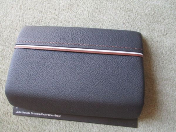 BMW Leder Nevada Schwarz/Keder Grau-Braun Muster ca. 10x15cm Format