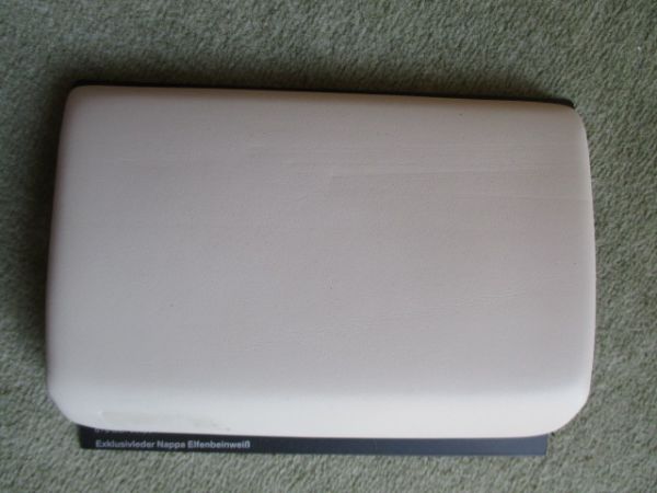 BMW Exklusivleder Nappa Elfenbeinweiß Muster ca. 10x15cm Format