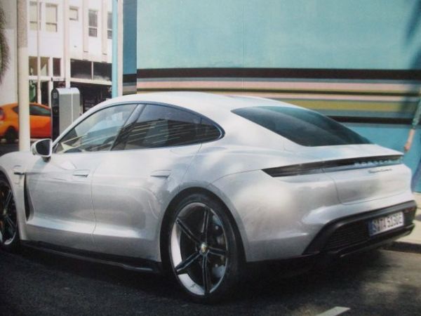 Porsche Taycan Buch 11/2019