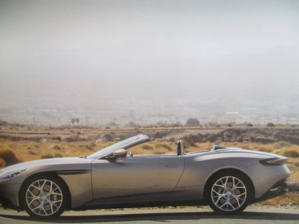 Aston Martin DB11 Buch 2018