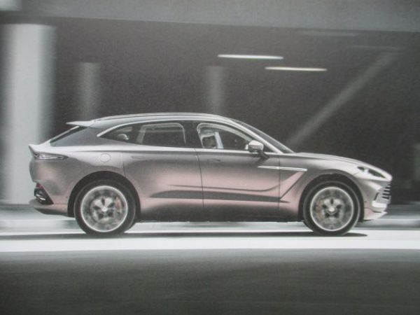 Aston Martin DBX +707 +Q Buch Deutsch 2022