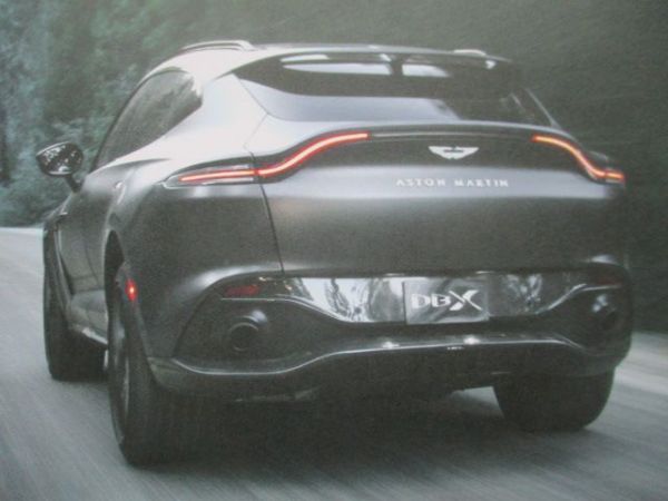 Aston Martin DBX +707 +Q Buch Deutsch 2022