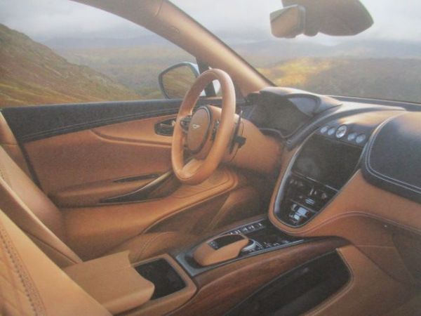 Aston Martin DBX +707 +Q Buch Deutsch 2022 NEU