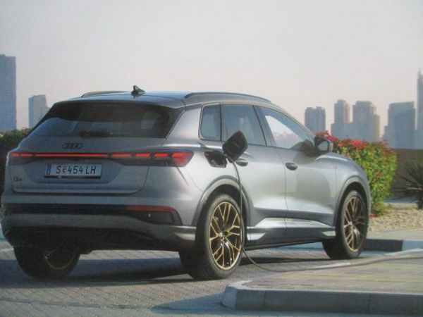 Audi Q4 e-tron (F4) +Sportback Katalog Austria Juni 2021