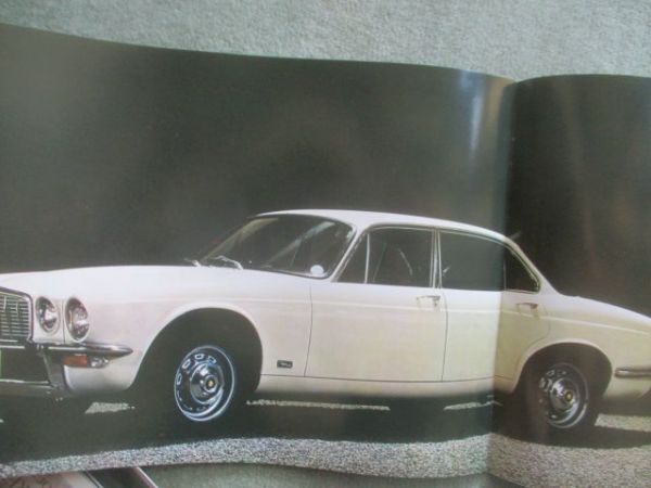 jagaur XJ 3.4 4.2 and 5.3 Four-Door Saloon Car Range Juni 1976