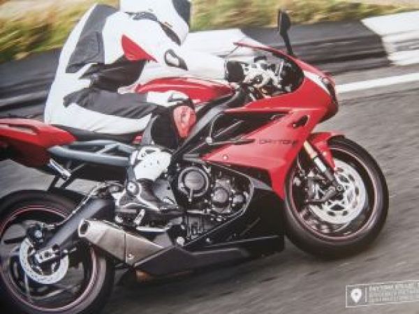 Triumph Motorräder 2014 Bonneville Thruxton Rocket Roadster